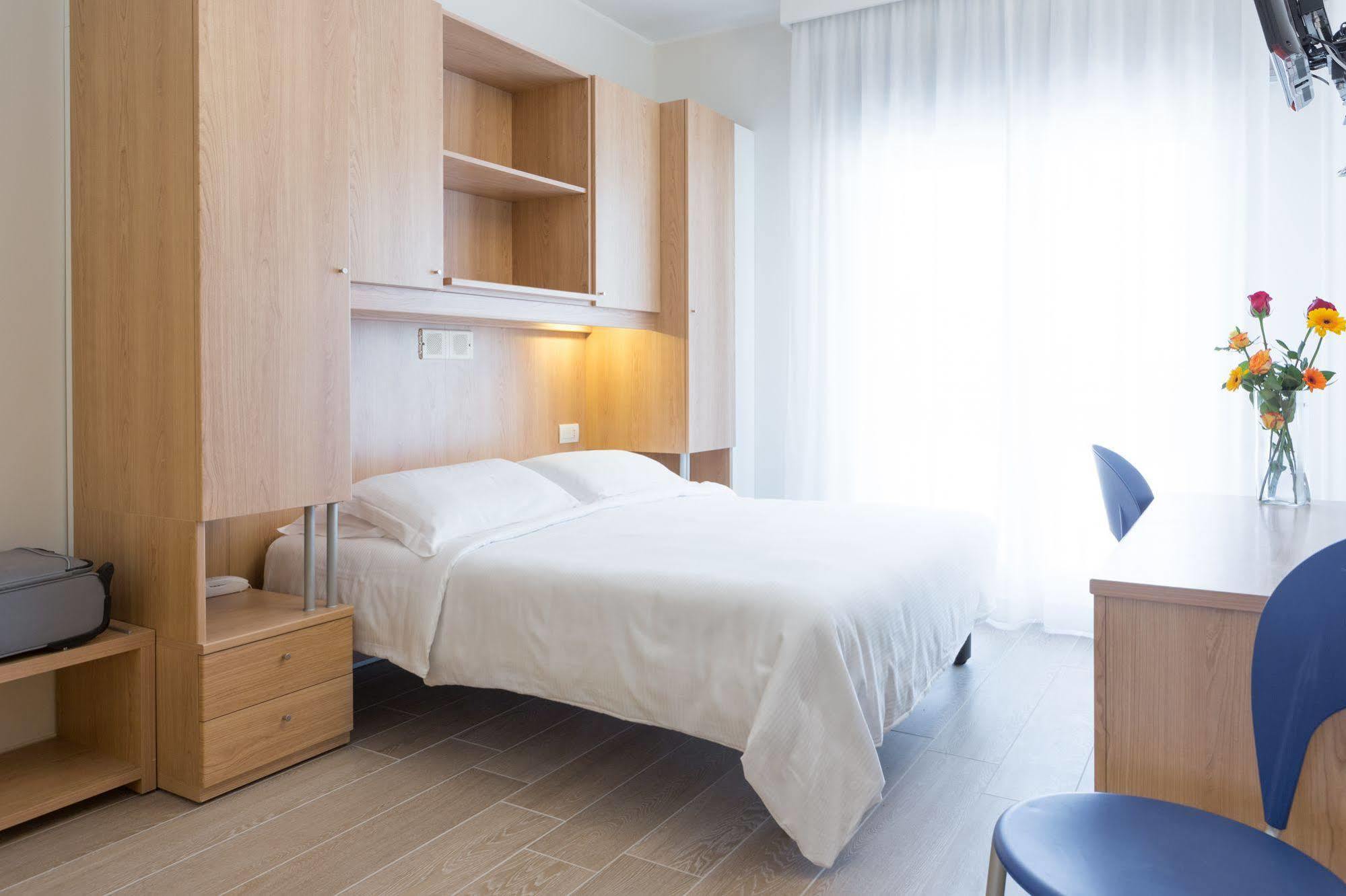 Hotel Mediterraneo 4*